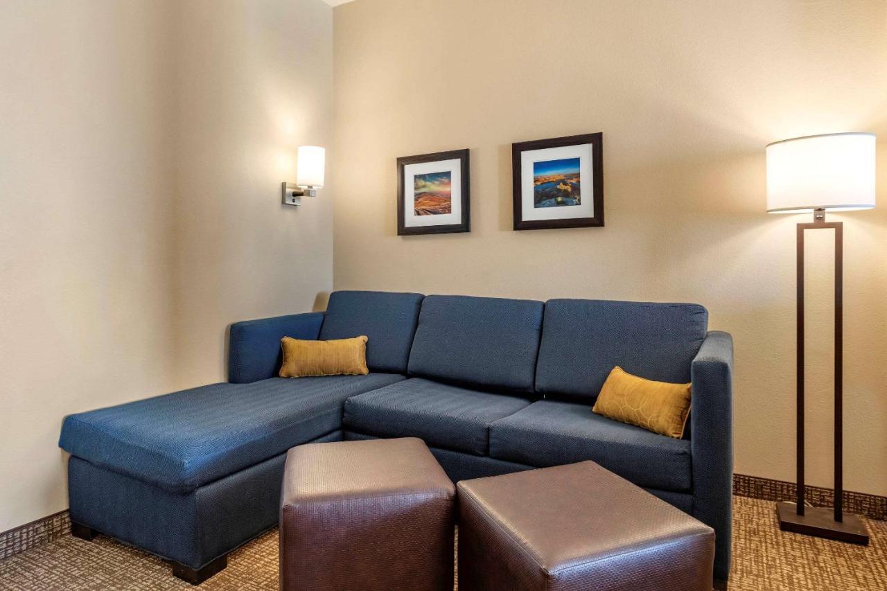 Comfort Inn & Suites Еджвуд Екстер'єр фото