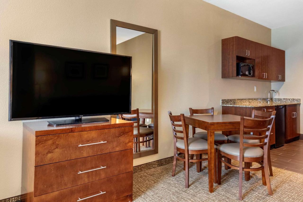 Comfort Inn & Suites Еджвуд Екстер'єр фото