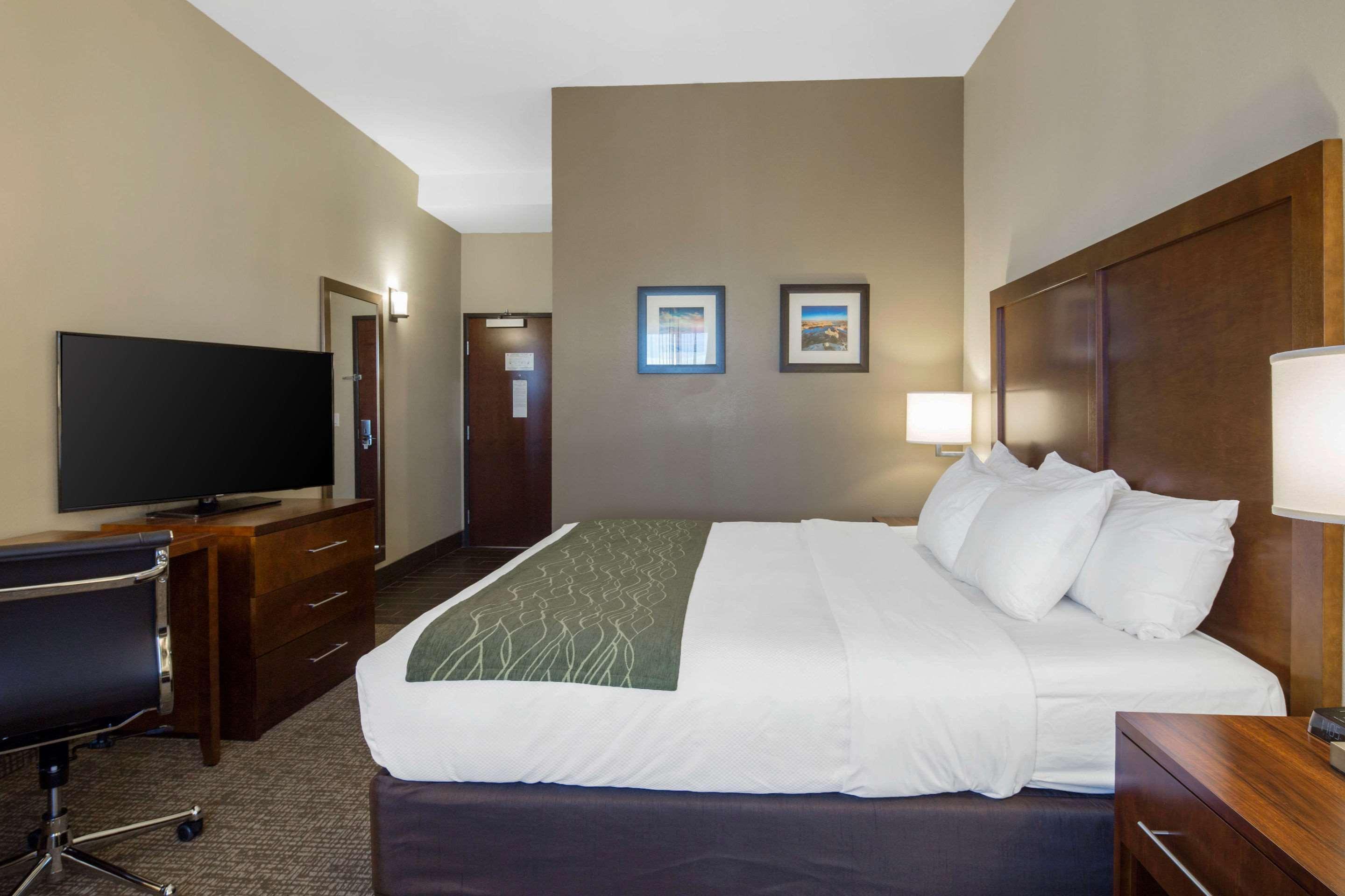 Comfort Inn & Suites Еджвуд Екстер'єр фото