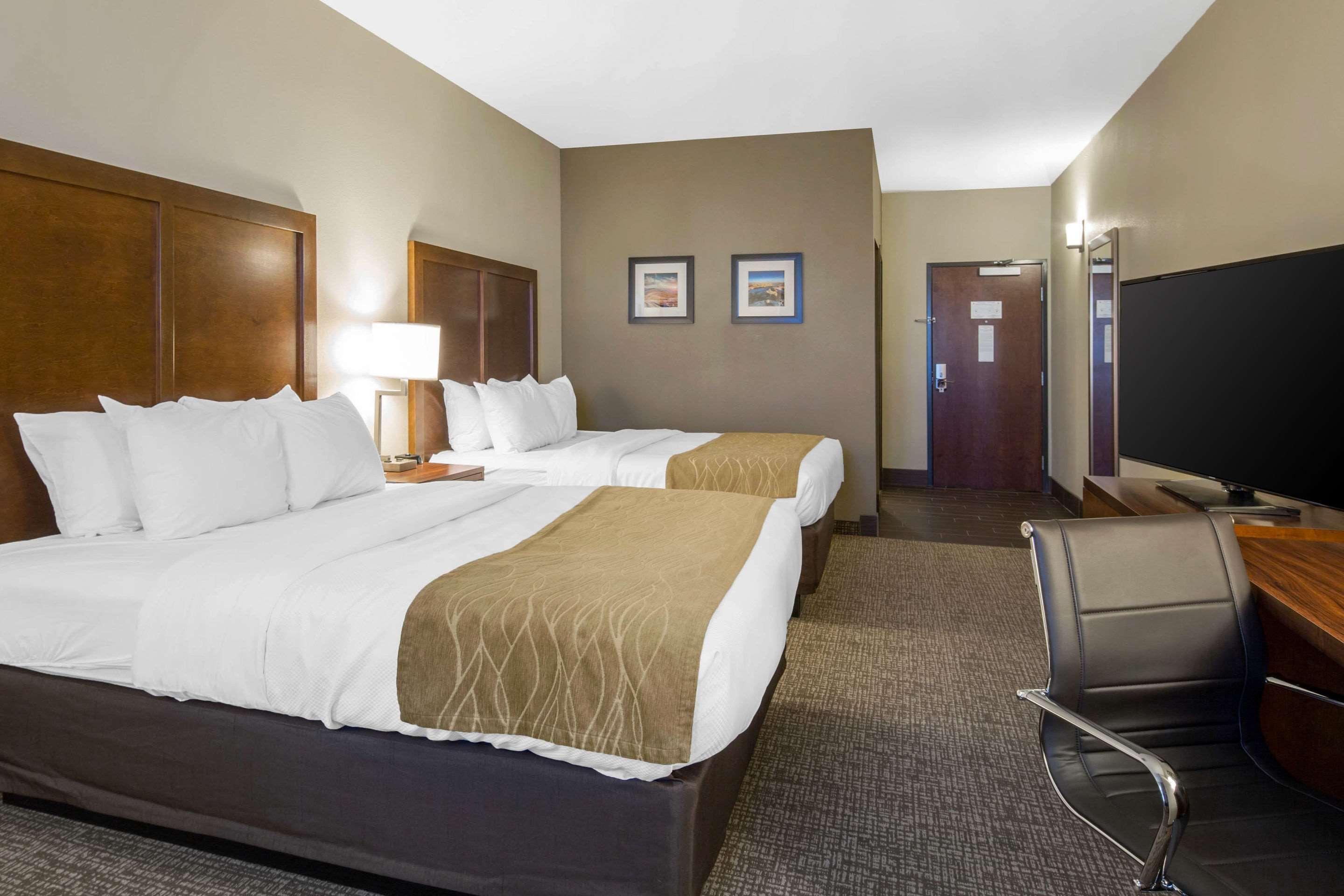 Comfort Inn & Suites Еджвуд Екстер'єр фото