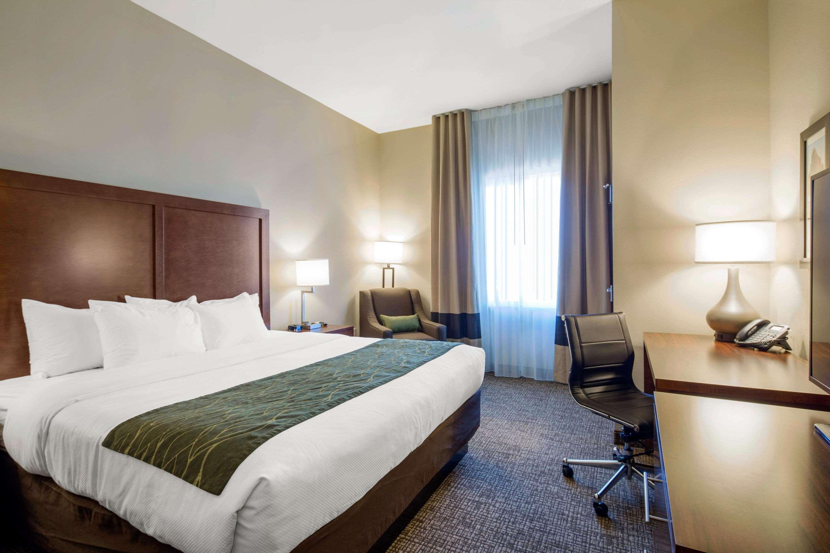 Comfort Inn & Suites Еджвуд Екстер'єр фото