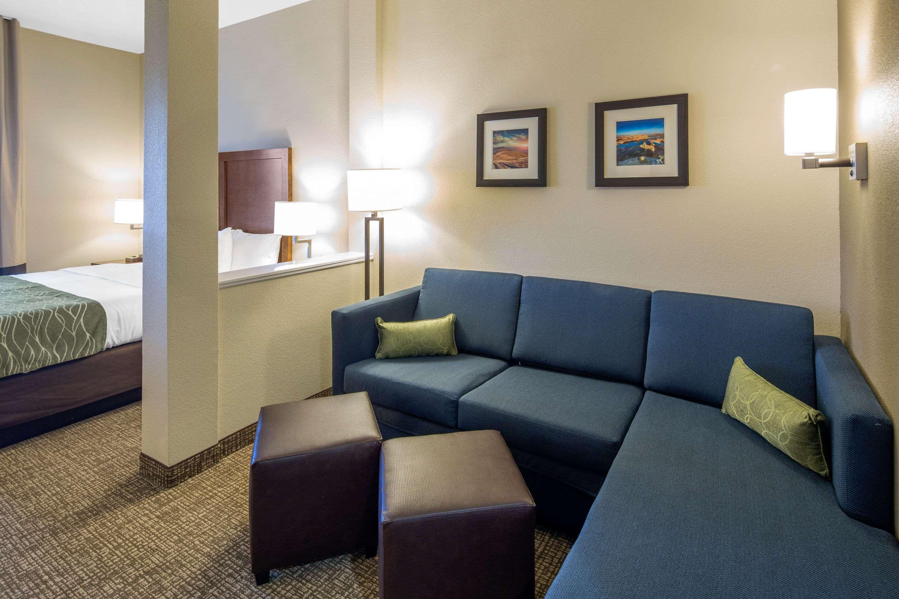 Comfort Inn & Suites Еджвуд Екстер'єр фото