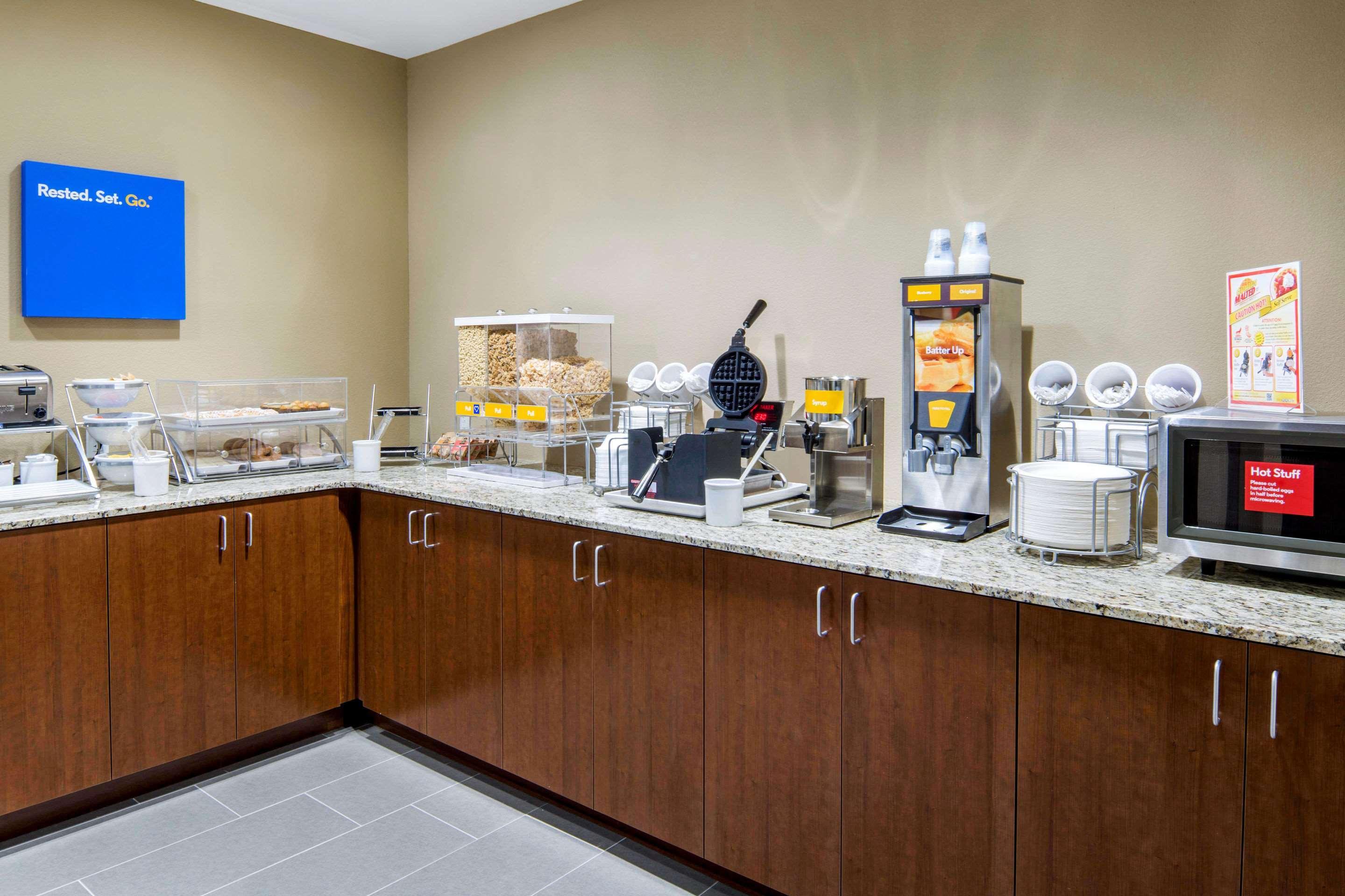 Comfort Inn & Suites Еджвуд Екстер'єр фото