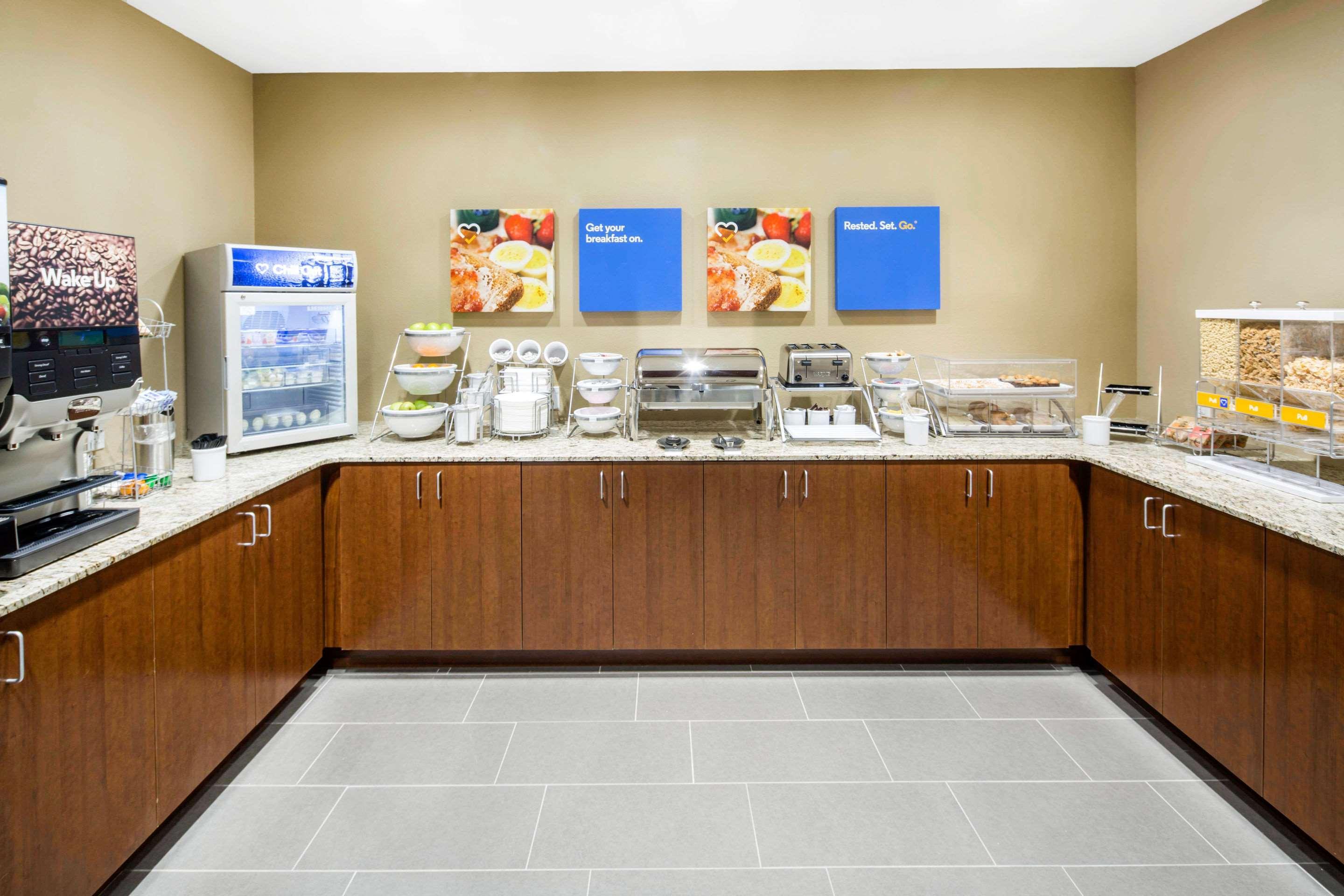 Comfort Inn & Suites Еджвуд Екстер'єр фото