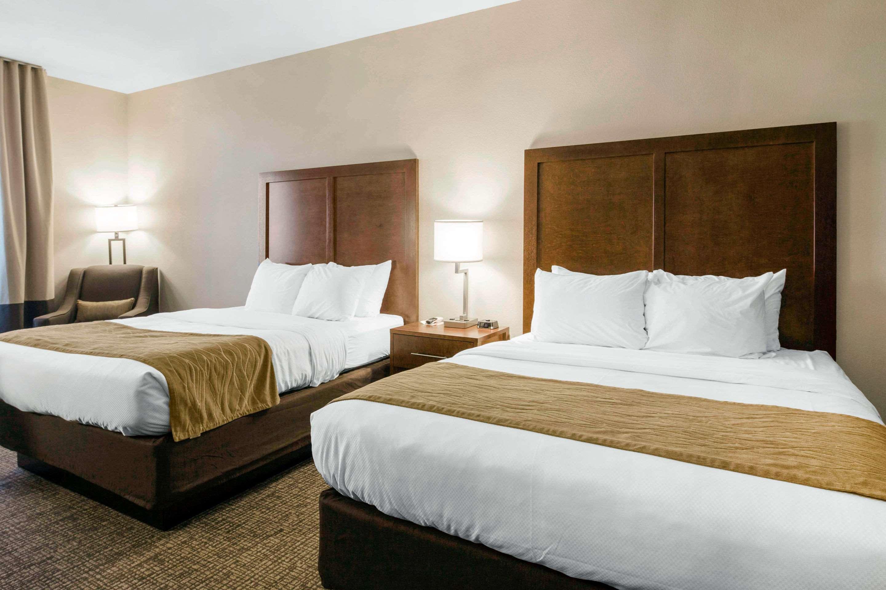 Comfort Inn & Suites Еджвуд Екстер'єр фото