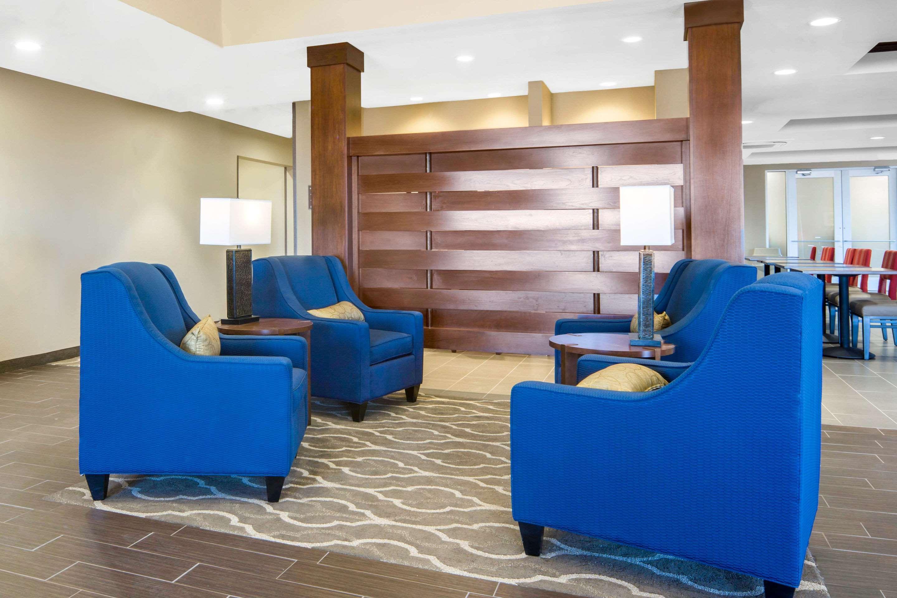 Comfort Inn & Suites Еджвуд Екстер'єр фото
