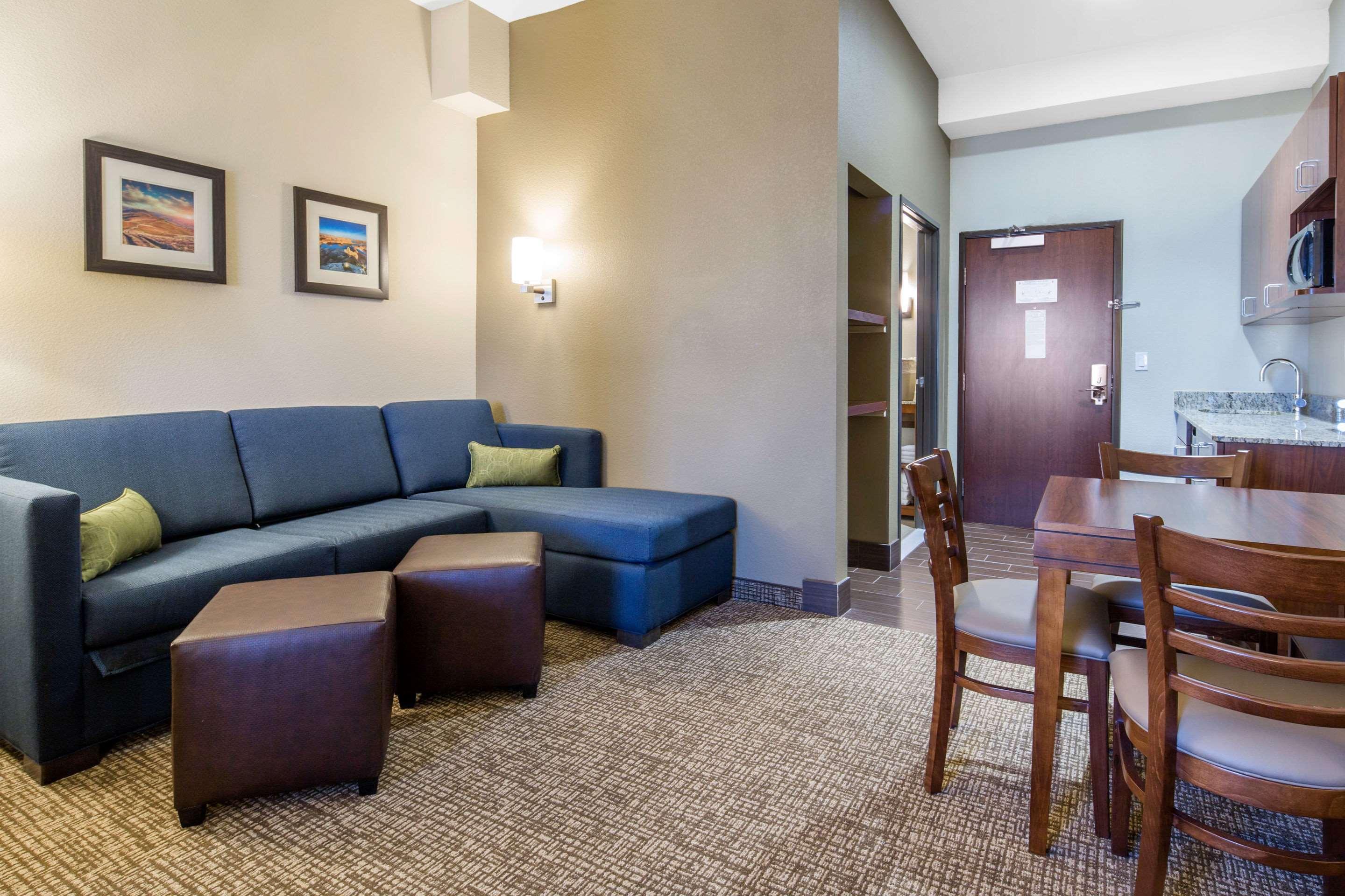 Comfort Inn & Suites Еджвуд Екстер'єр фото