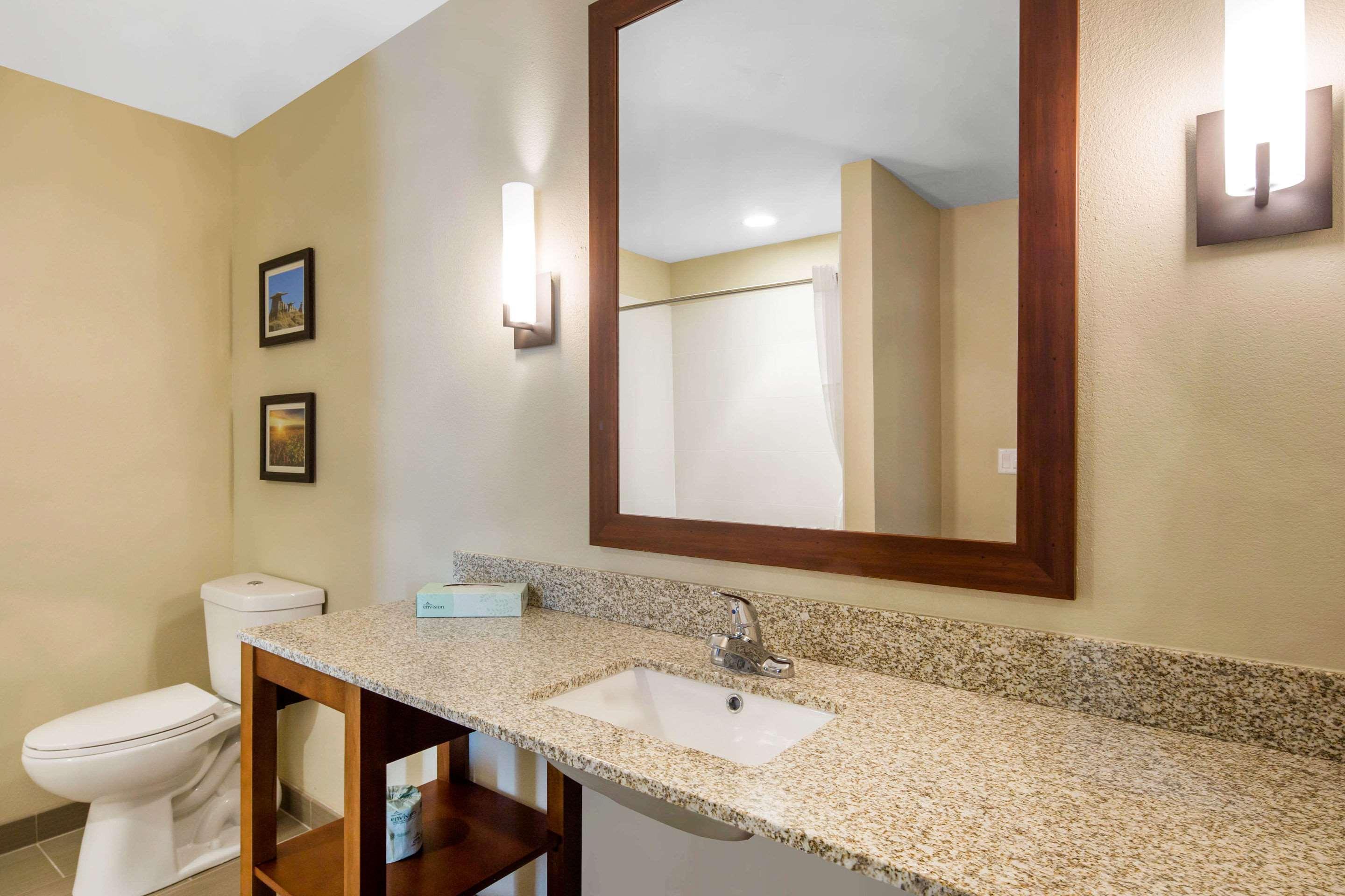 Comfort Inn & Suites Еджвуд Екстер'єр фото