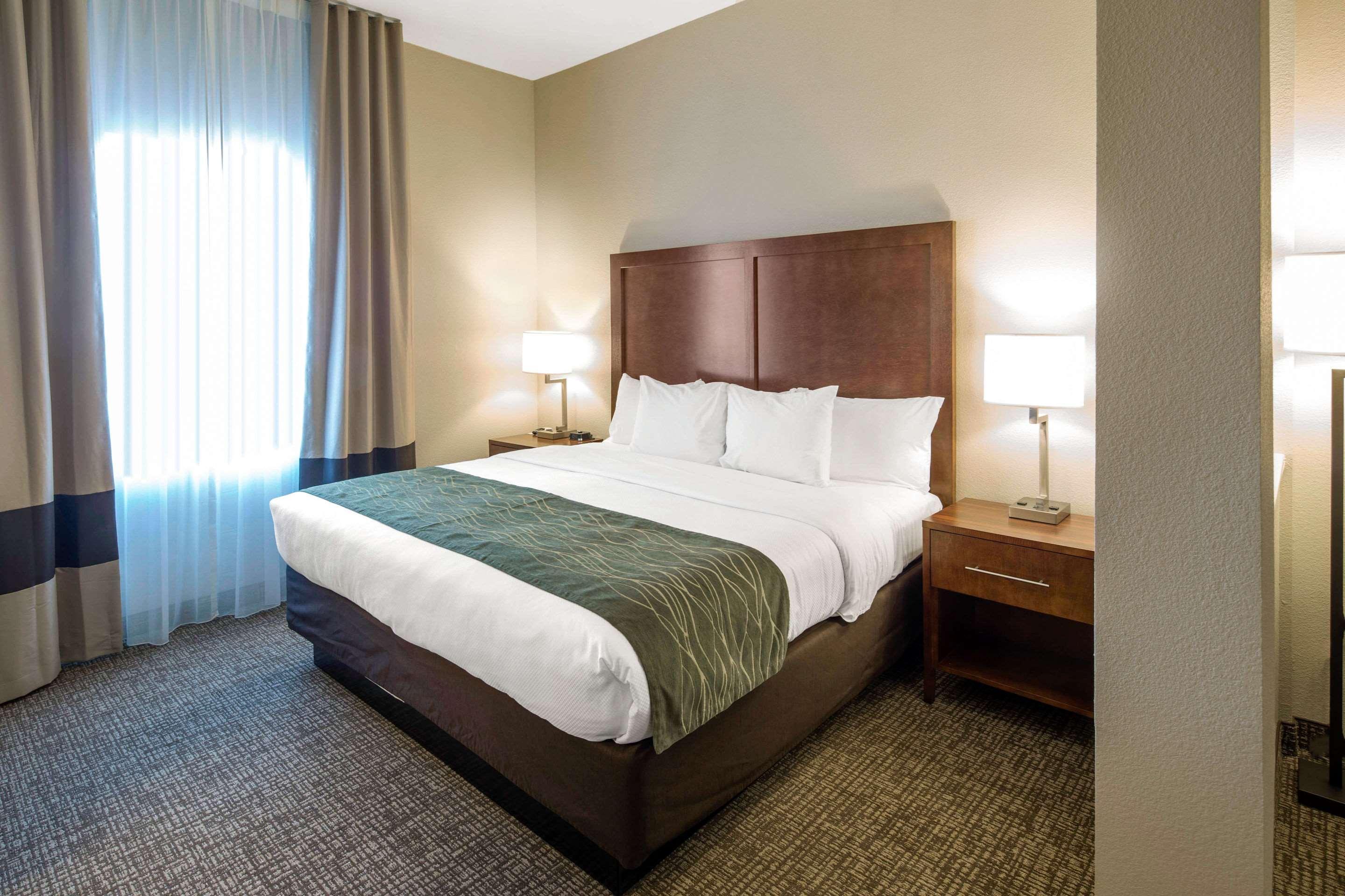 Comfort Inn & Suites Еджвуд Екстер'єр фото