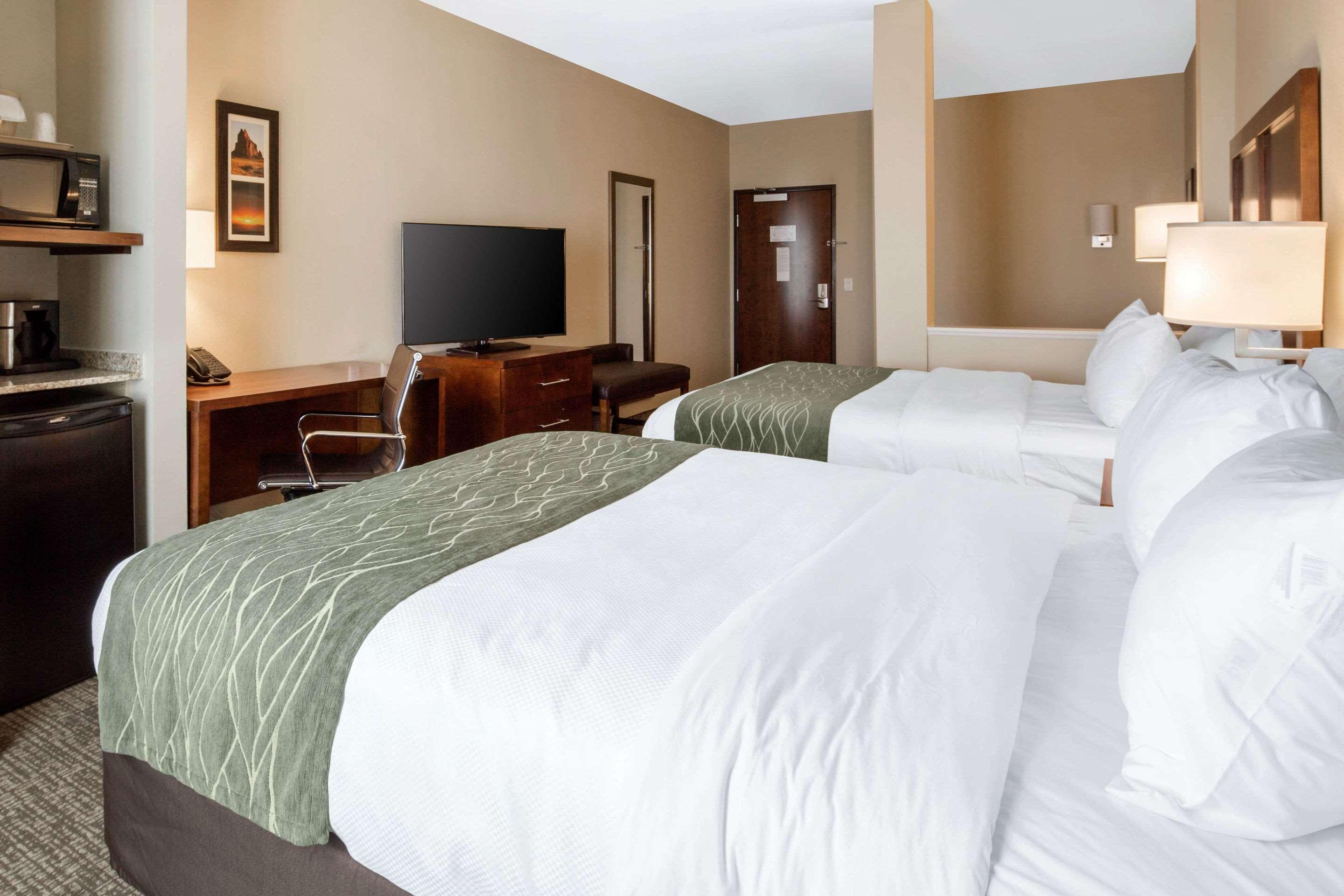 Comfort Inn & Suites Еджвуд Екстер'єр фото