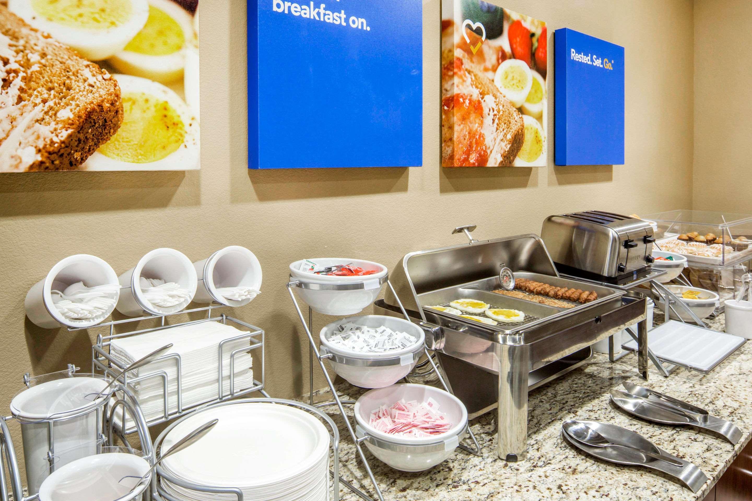 Comfort Inn & Suites Еджвуд Екстер'єр фото