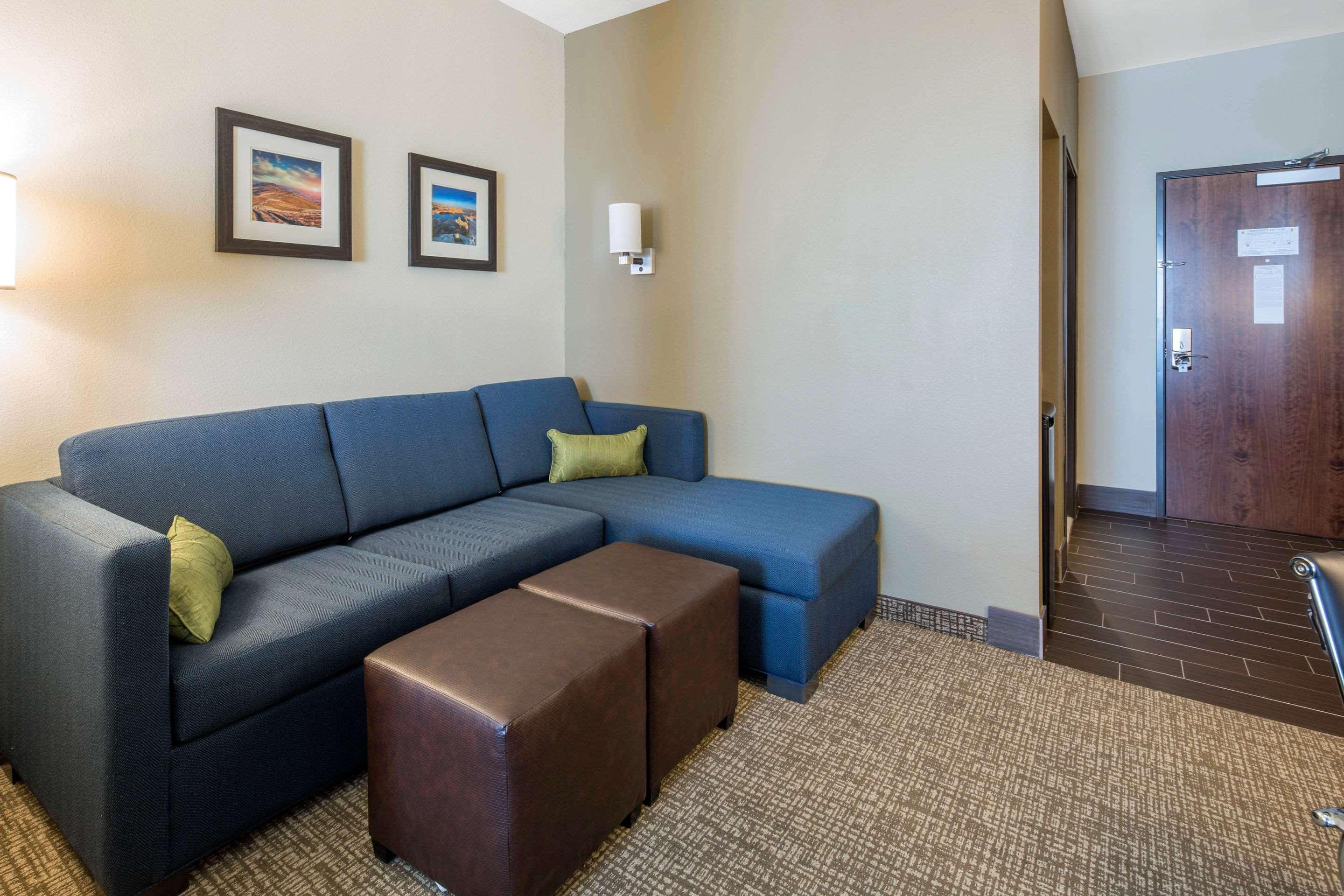 Comfort Inn & Suites Еджвуд Екстер'єр фото