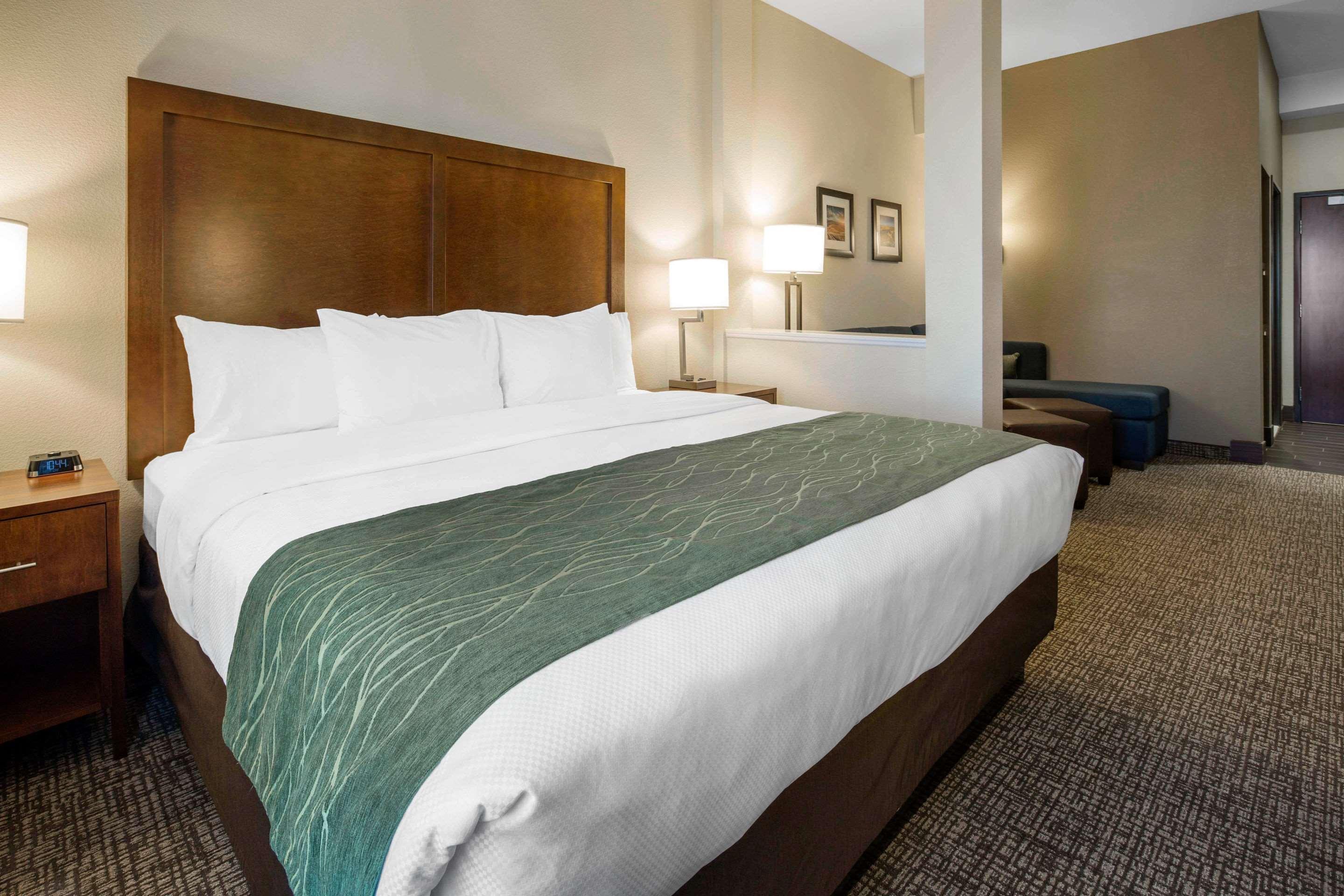 Comfort Inn & Suites Еджвуд Екстер'єр фото