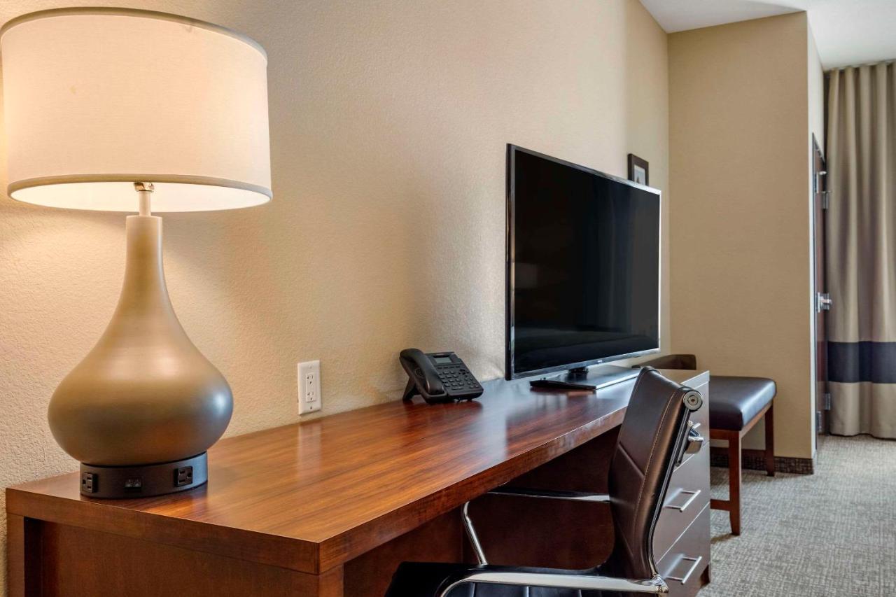 Comfort Inn & Suites Еджвуд Екстер'єр фото