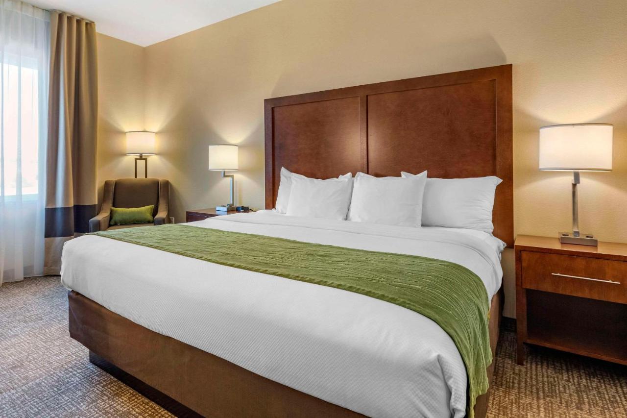 Comfort Inn & Suites Еджвуд Екстер'єр фото