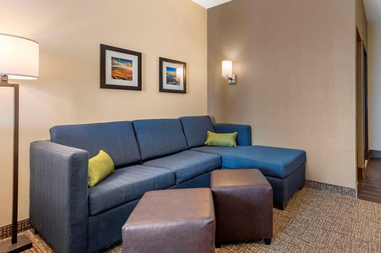 Comfort Inn & Suites Еджвуд Екстер'єр фото