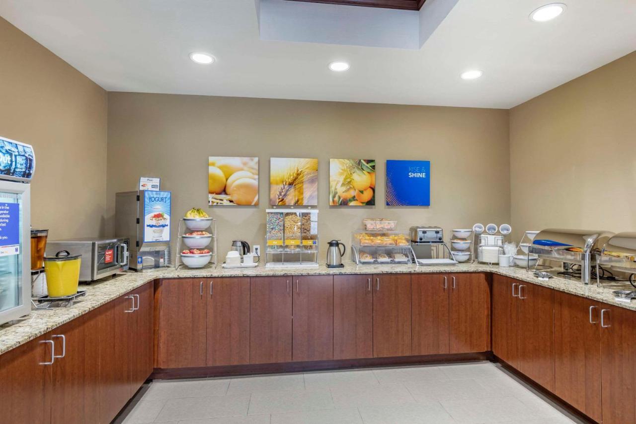Comfort Inn & Suites Еджвуд Екстер'єр фото